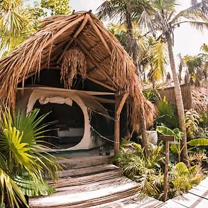Uman Glamping & Cenote Campo de lujo